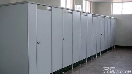 卫生间隔断材料有哪些 卫生间成品隔断价格