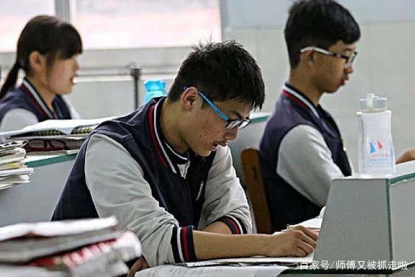 专家建议将高考外语改为选考，你赞同这个提议吗？