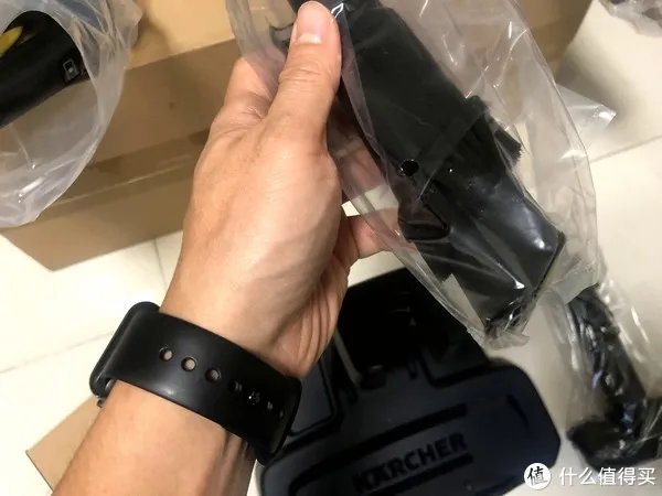 无线吸尘器入门好选择 500块买个德国的吸尘器的优缺点 KARCHER