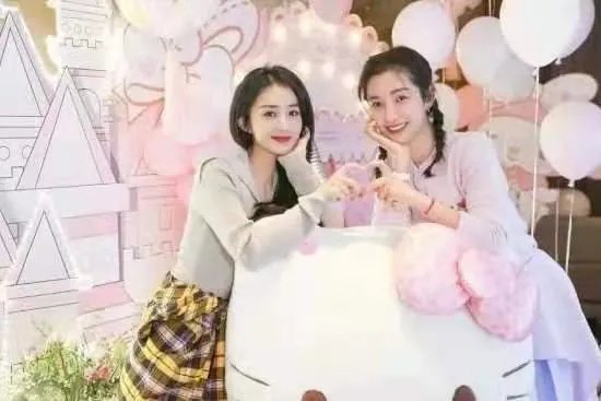 赵丽颖陪李冰冰过生日，两人的生日合照有多令人惊艳？