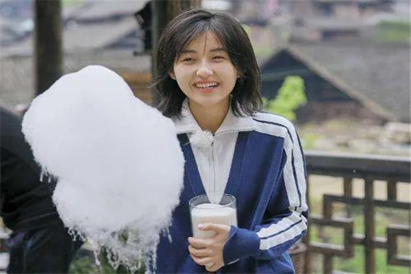 官方回应张子枫私家车开进考场都说了些什么？