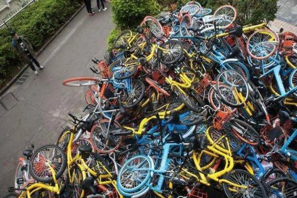 为什么共享单车接连倒闭？