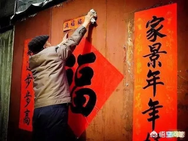 除夕几点贴春联好？