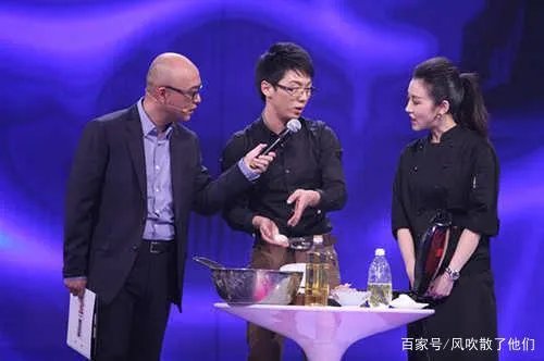 《非诚勿扰》51岁阿姨牵手小17岁男子，8年后怎样了？