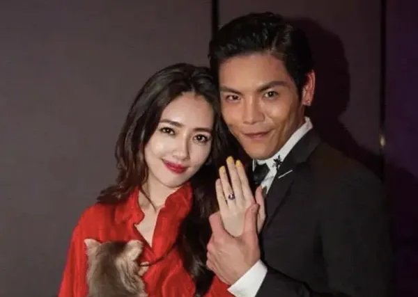 郭碧婷向佐疑似婚变，向太发文暗藏深意，被指暗示儿媳包容知感恩，怎么看？