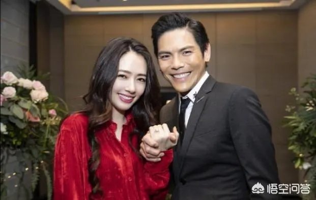 与郭碧婷订婚不久就点赞了另一美女的照片,向佐手滑了吗?