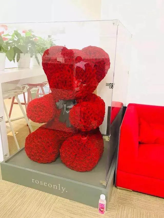 刘强东为奶茶妹妹庆祝生日，看看他送给奶茶妹妹的房子，才知道他究竟有多爱章泽天