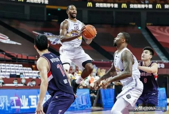 孙悦轮休，北控4分险胜广州，福格准四双，如何评价？