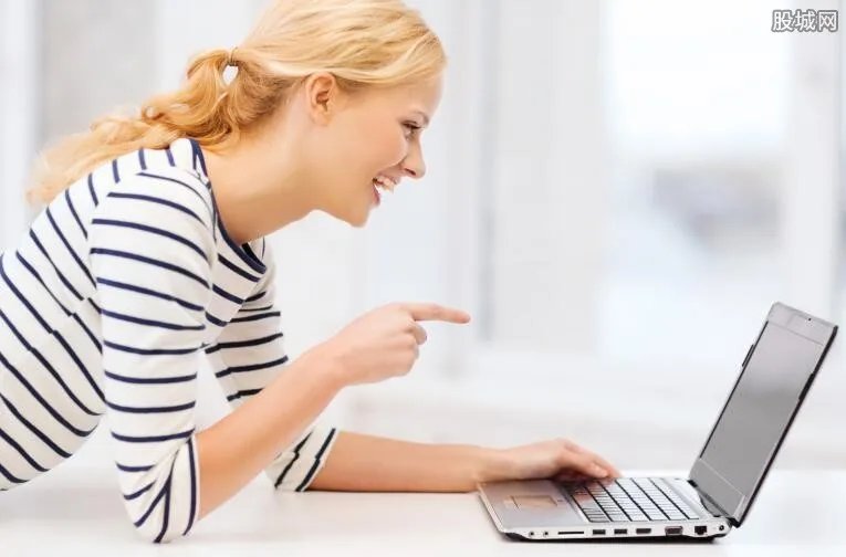 买电脑实体店好还是网上好 网上购买笔记本靠谱吗