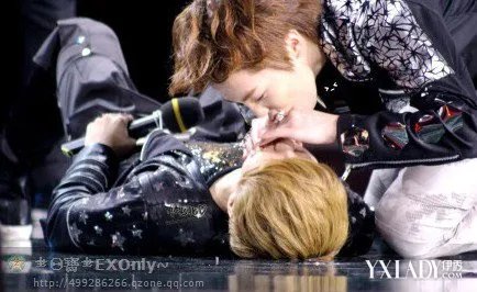 [图]鹿晗和世勋接吻图片及吵架视频被误传同性恋鹿晗和允儿结婚照片