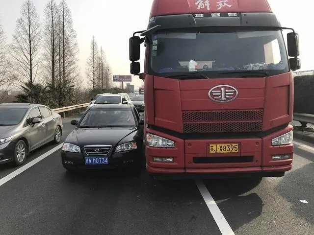 女司机第一次上高速,有什么需要注意的吗?