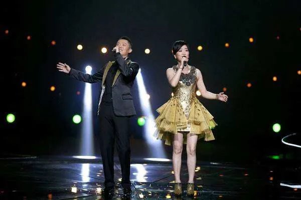 凤凰传奇的歌是广场舞的传奇，那在外国人的眼里如何呢？