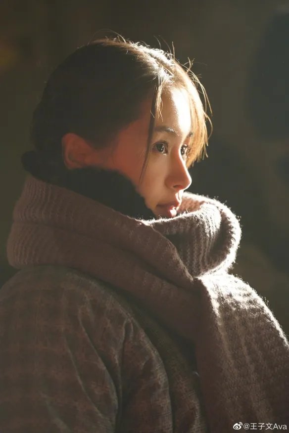 王子文分享《三体》叶文洁剧照 楚楚动人的知性美人