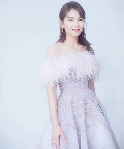 刘涛香芋紫羽毛裙怎么回事：刘涛淑女风气质完美展现
