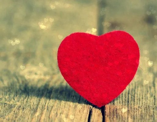 爱一个人怎么表达出来 特别深爱一个人的情话