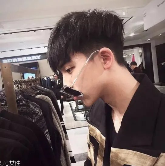 男生剪什么发型好看 男生懒人发型推荐