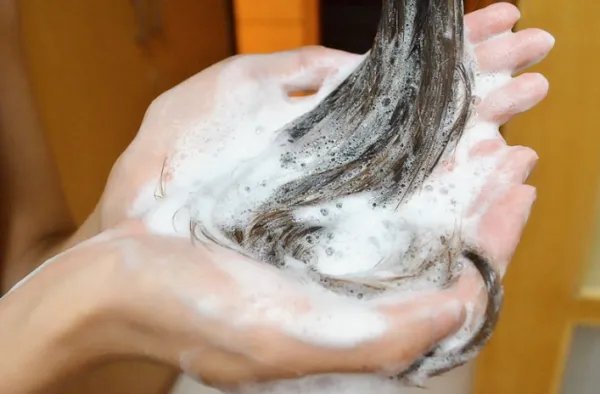 洗发水瓶子上面有个HAIR 是什么牌子的？后面解说是日