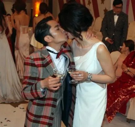 王祖蓝大赞李亚男图片曝光 秀恩爱遭深扒