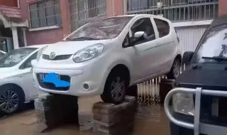 郑州一男子被压车底身亡