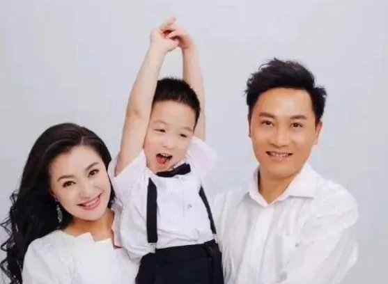 歌唱家王丽达：嫁给妈妈看中的女婿，婚后生一子，如今她还好吗？