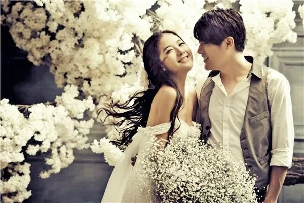 幼师和消防员的爱情登热搜,大家觉得最让人感动的爱情是什么样子的?