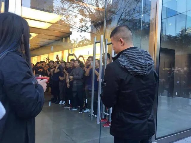 iPhone X上市会遇冷吗?