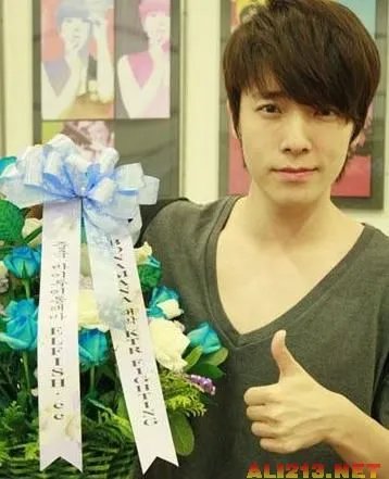 丹东男孩因美貌走红韩国 细数韩国妖艳的美男