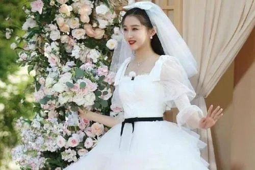 关晓彤婚纱造型，有美到你吗？