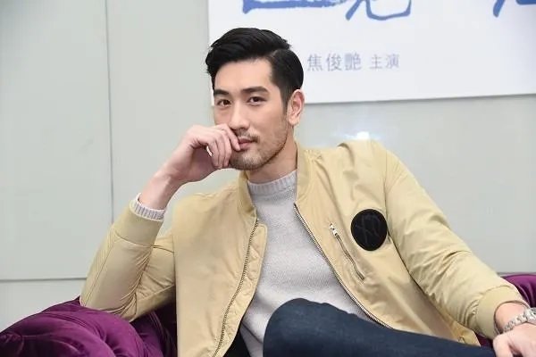 高以翔猝死在节目现场，为何摄像师不马上救人还继续摄像？