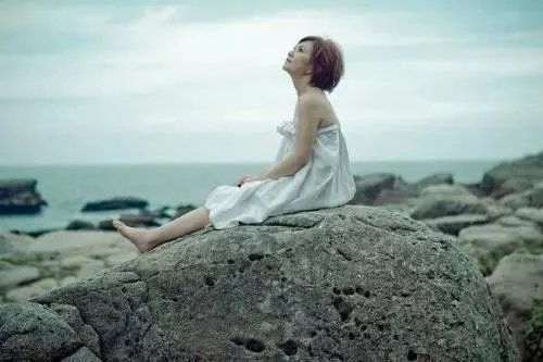 情歌天后梁静茹宣布离婚，他的老公到底是什么背景？