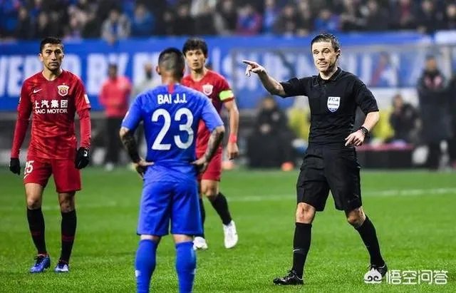 上港对阵申花,裁判取消孙世林红牌,改判柏佳骏红牌,球迷直言两人都该罚下,你怎么看?