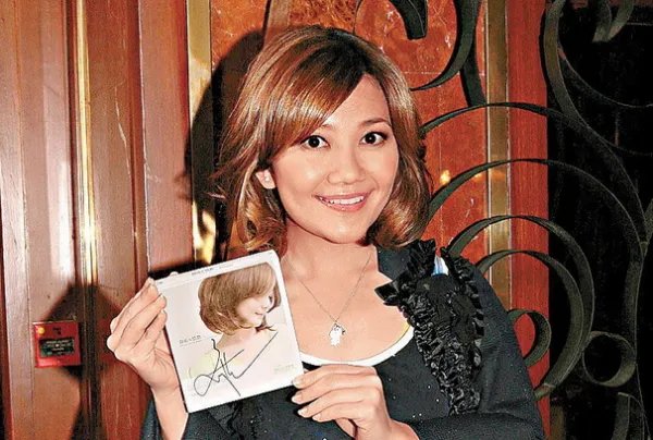 情歌天后梁静茹宣布离婚，他的老公到底是什么背景？