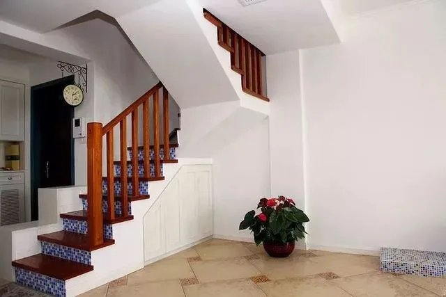 楼梯下的空间,难道就我觉得浪费吗?复式房必看!