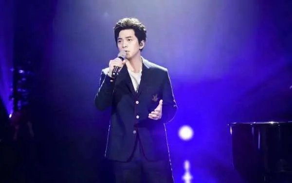 love is over李健歌词