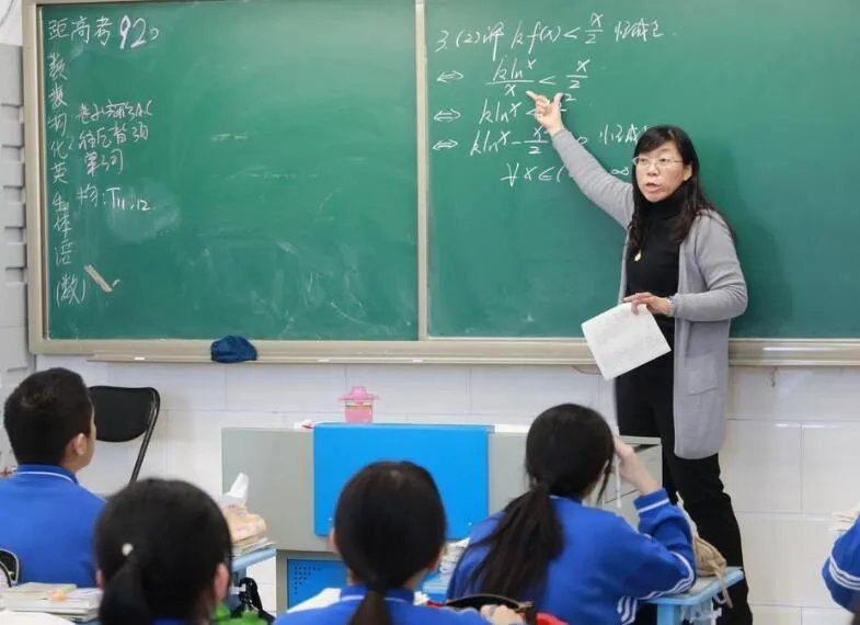 大方县补发教师4.79亿工资津贴,教师是否应该涨薪?