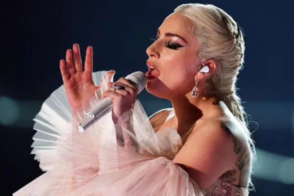 仅距离上次抽烟半个月，Ladygaga自爆戒烟成功值得相信吗？