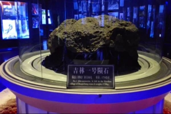 吉林陨石坠落,在坠落范围内有没有可能捡到陨石?