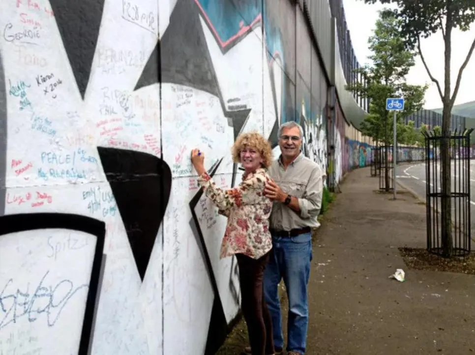 退休老夫妻周游80国，游猎、住城堡，过最酷养老生活！