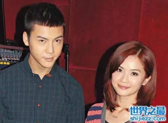 看陈伟霆很宠溺赵丽颖，两人甜蜜暧昧疑似恋爱 