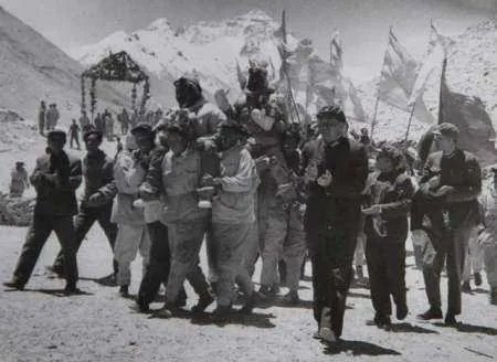 为何没人敢给珠峰上的遗体收尸?