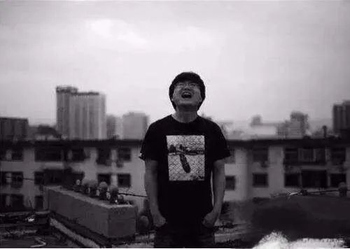 一个唱歌走音的人练到可以作为歌手出道的可能性有多大？