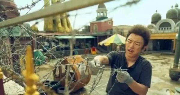 《疯狂外星人》中黄渤说的是什么方言？