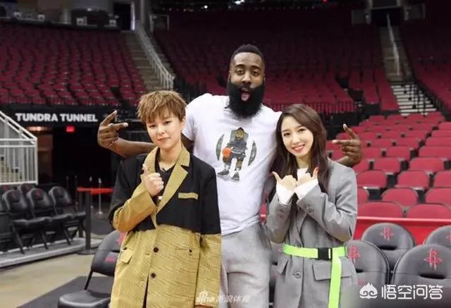 火箭胜森林狼比赛，看台出现两位神秘来宾，甚至能进场与哈登合影，他们是什么来历？