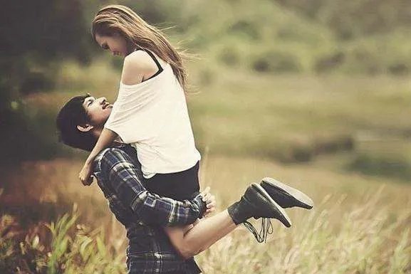 男友初次带我回家,下车后看到门口站着的人,我给他提出分手,怎么看?