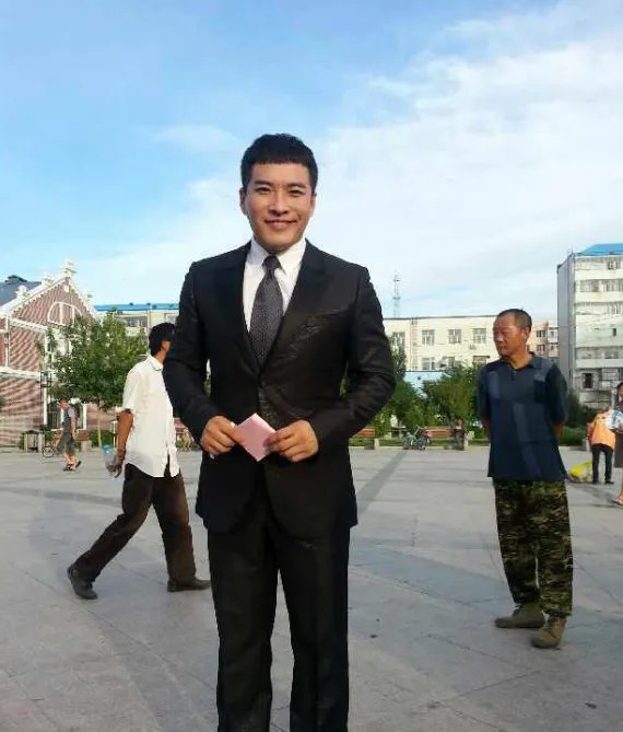 主持人卢汉的详细资料