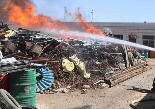 陕西加油站旁储油罐引发火灾被扑灭了吗？