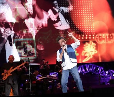 李宗盛隔空对唱当爱已成往事 掩面强忍泪哽咽唱不出来