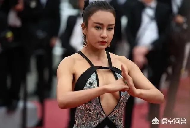 中国某十八线网红再蹭红毯;网友: 戛纳红毯要求这么低?