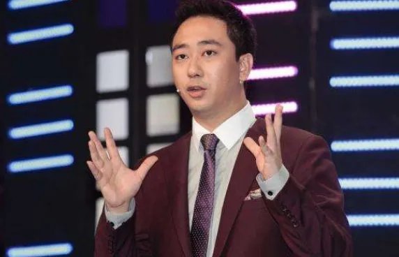 看了王自健被妻子家暴细节，为何很多人都说“喜剧的内核是悲剧”？