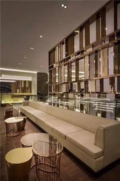 用如此摩登手法打造出来的魔术空间,要多酷有多酷!